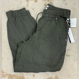 Women’s Olive Green Jogger Pant